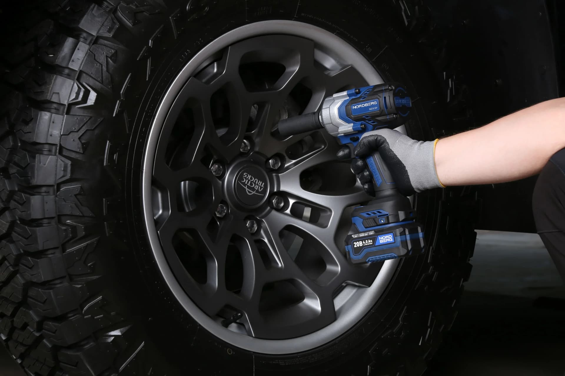 Гайковерт аккумуляторный NORDBERG NE808K — 1/2″, 1000 Нм, 20 В, 2 аккум.