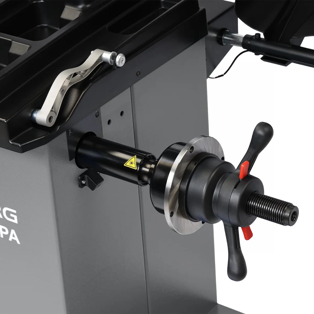 NORDBERG 4523PA — крупный план вала и быстрозажимной гайки