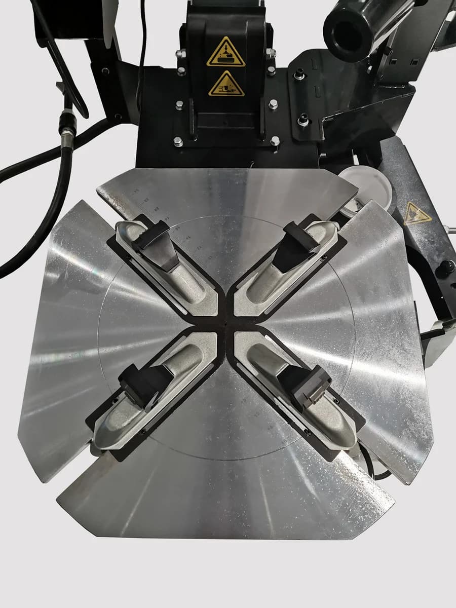 iPRO TM6 — третья рука в рабочем положении