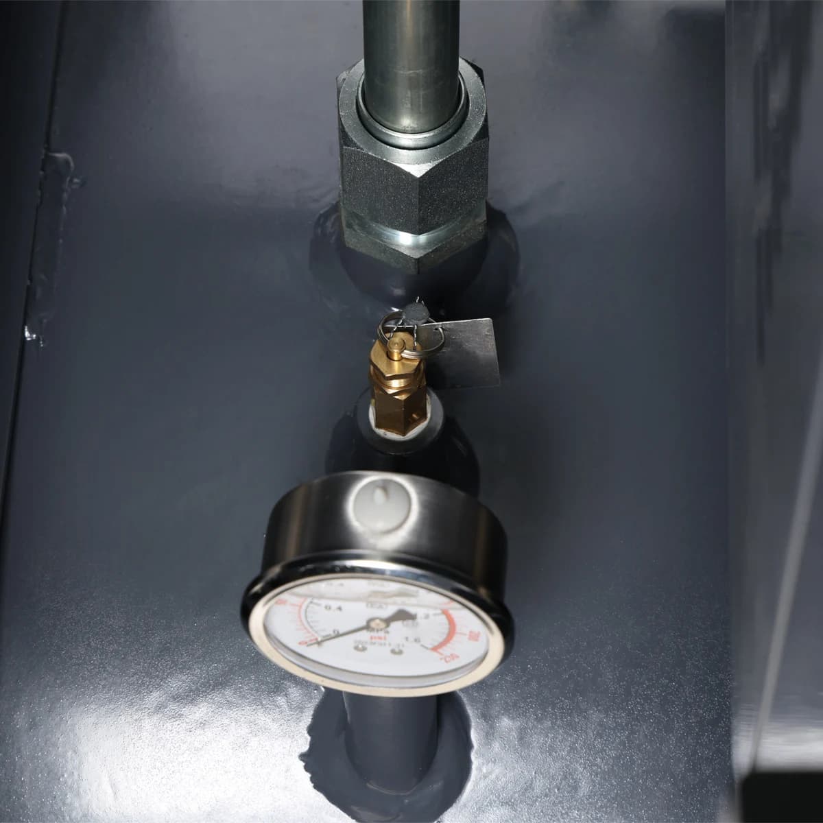 Компрессор винтовой, 11 кВт, 10 бар, 1550 л/мин, ресивер 410 л, с частотным преобразователем, осушитель