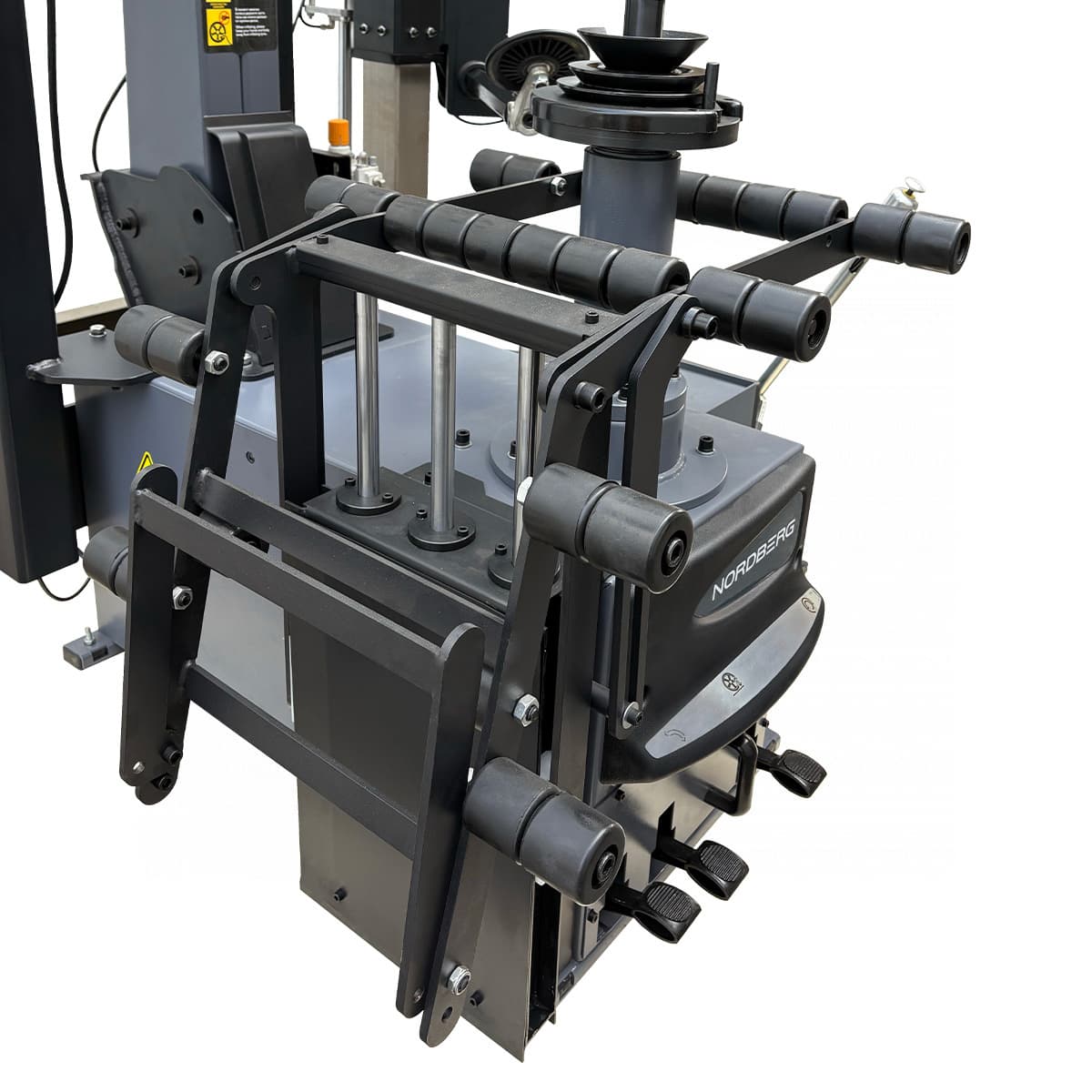 NORDBERG 4645(G) — пневматическая колонна в рабочем положении