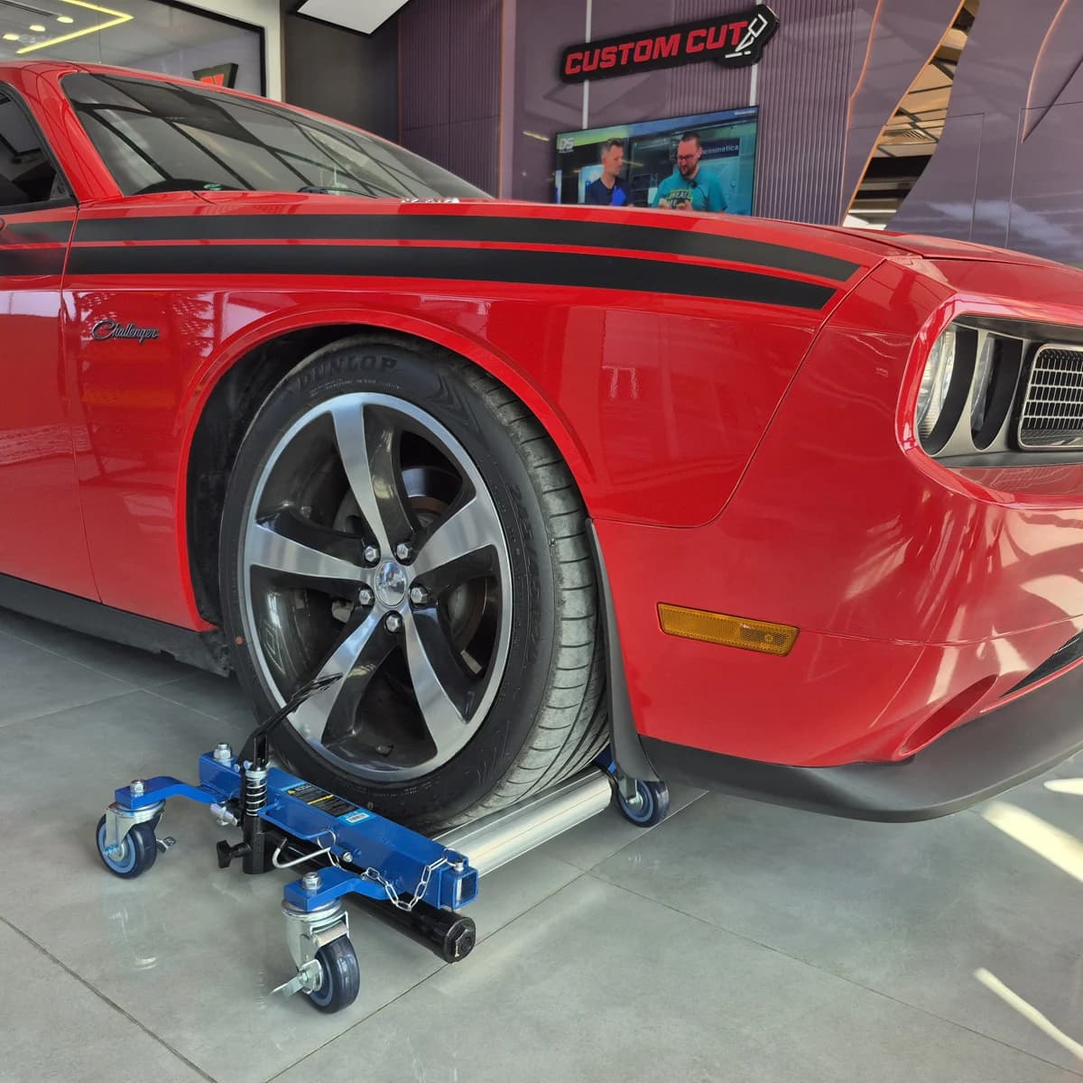 Тележка гидравлическая для перемещения автомобиля