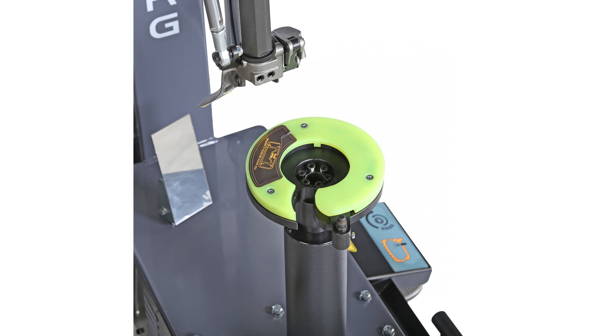 NORDBERG 4637 — панель управления и педали