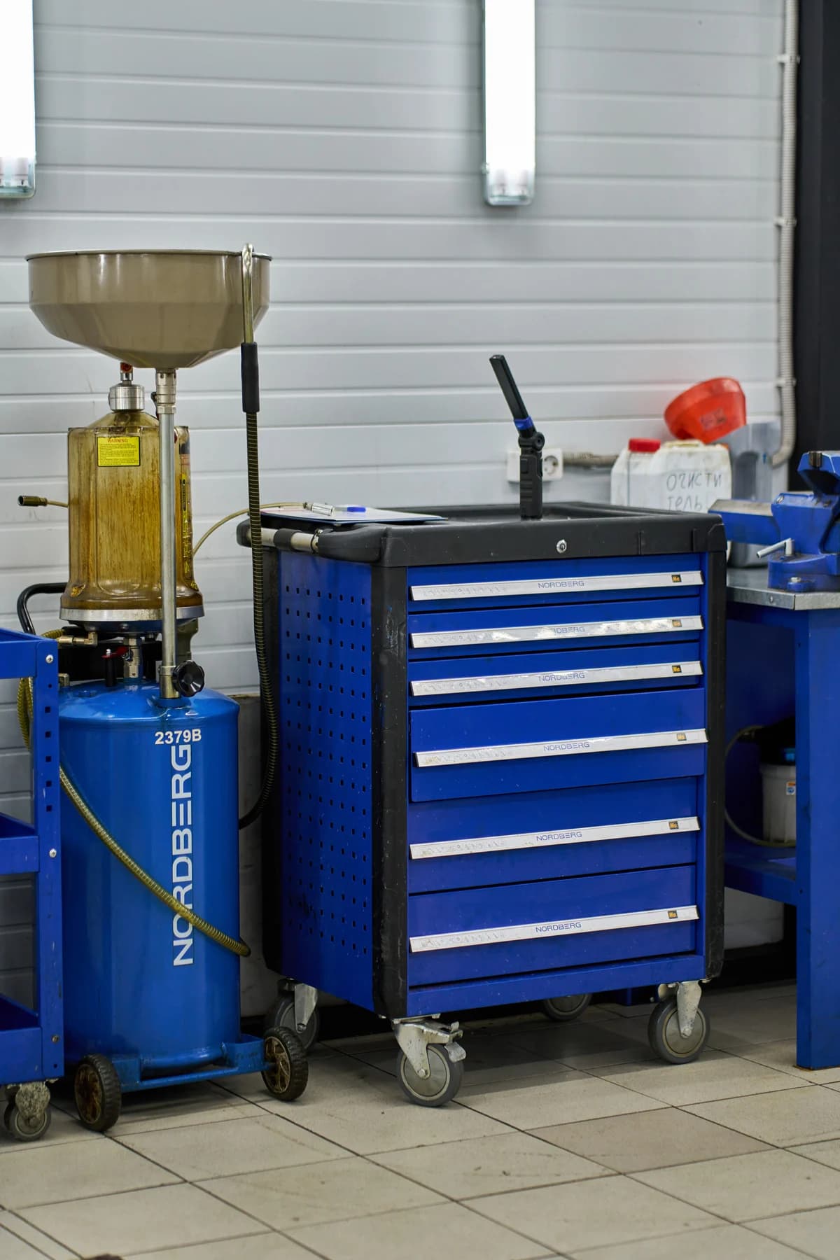 Тележка NORDBERG T6N — 6 ящиков нагрузка 350 кг замок в каждом ящике синяя 800×470×980 мм