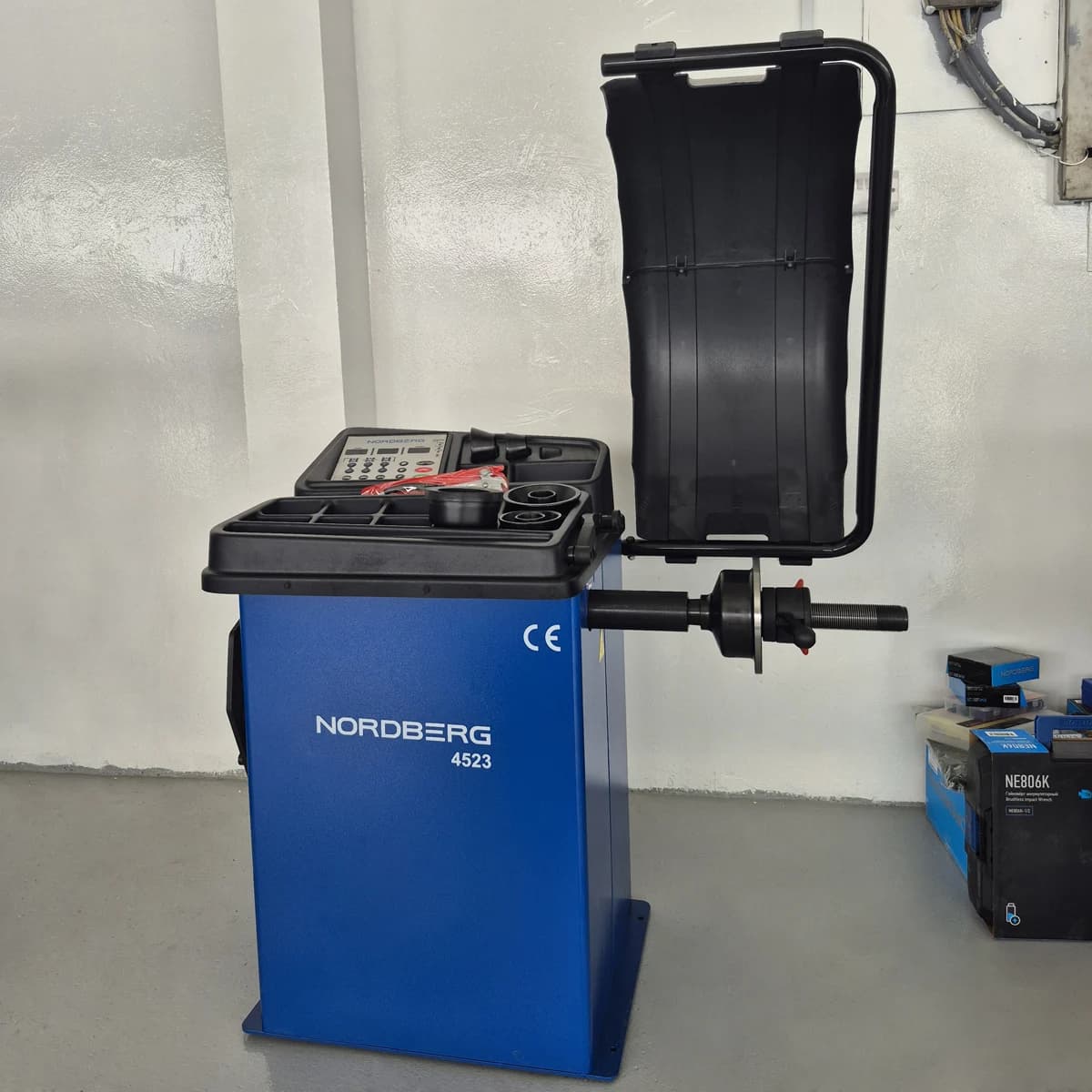 NORDBERG 4523 — установка в шиномонтажной мастерской