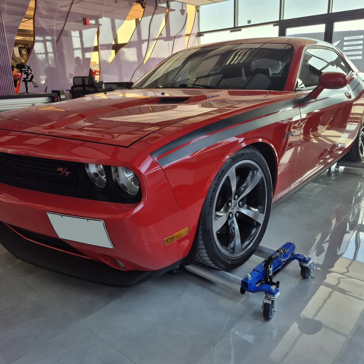 Тележка гидравлическая для перемещения автомобиля