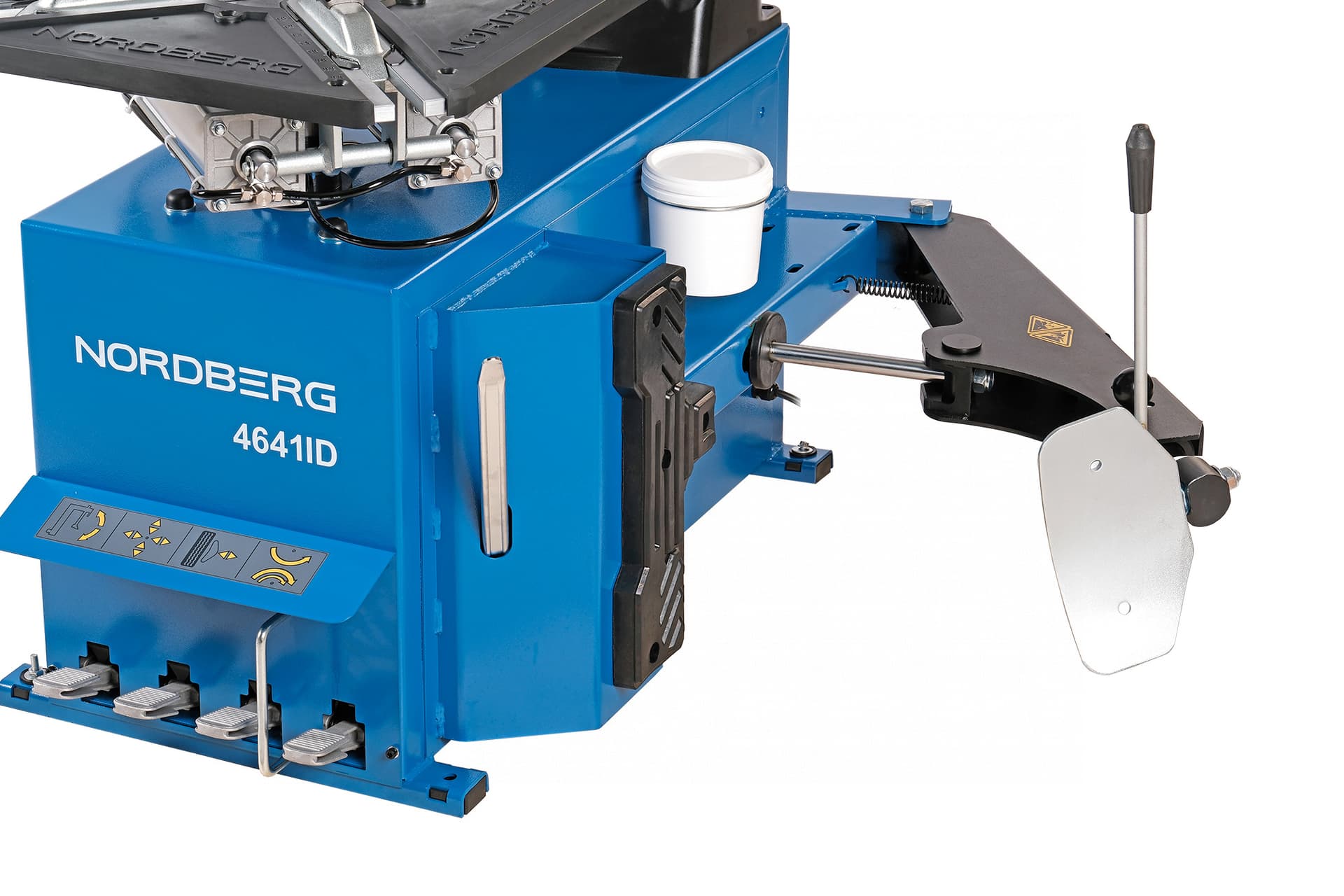 NORDBERG 4641ID — вид сзади, подключение пневмосистемы